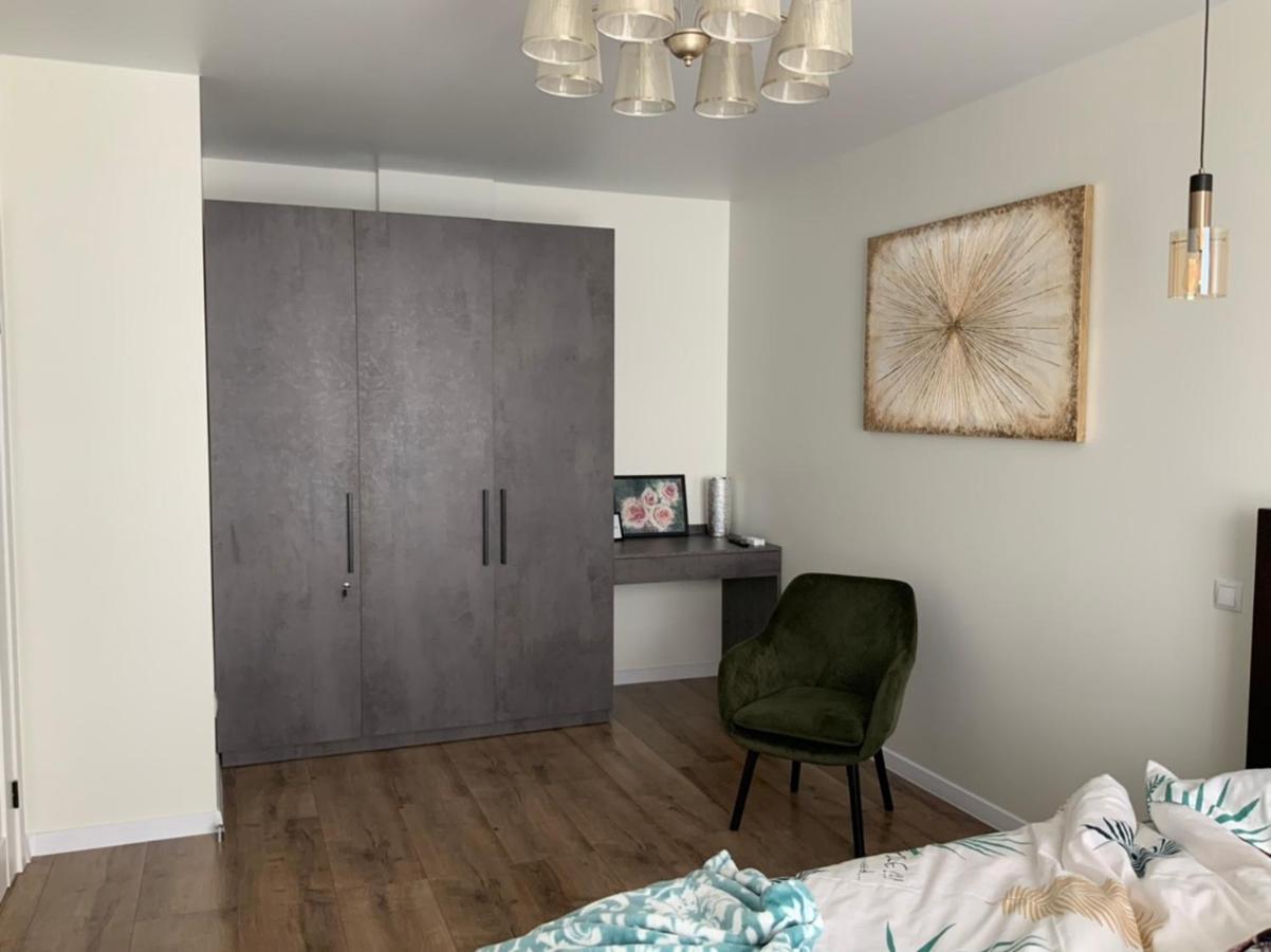 дизайнерський центр Vip: стильне з електрозаправкою * Rivne