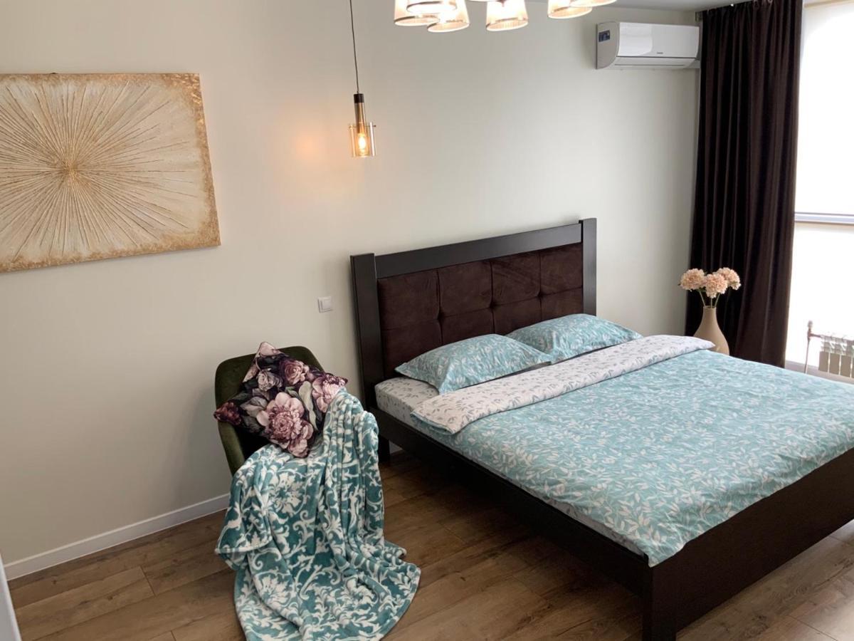 дизайнерський центр Vip: стильне з електрозаправкою Rivne